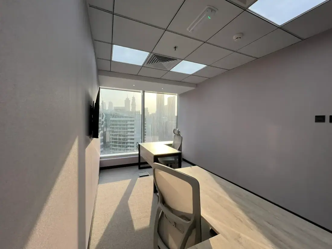 An Outer Canal View suite on the glass